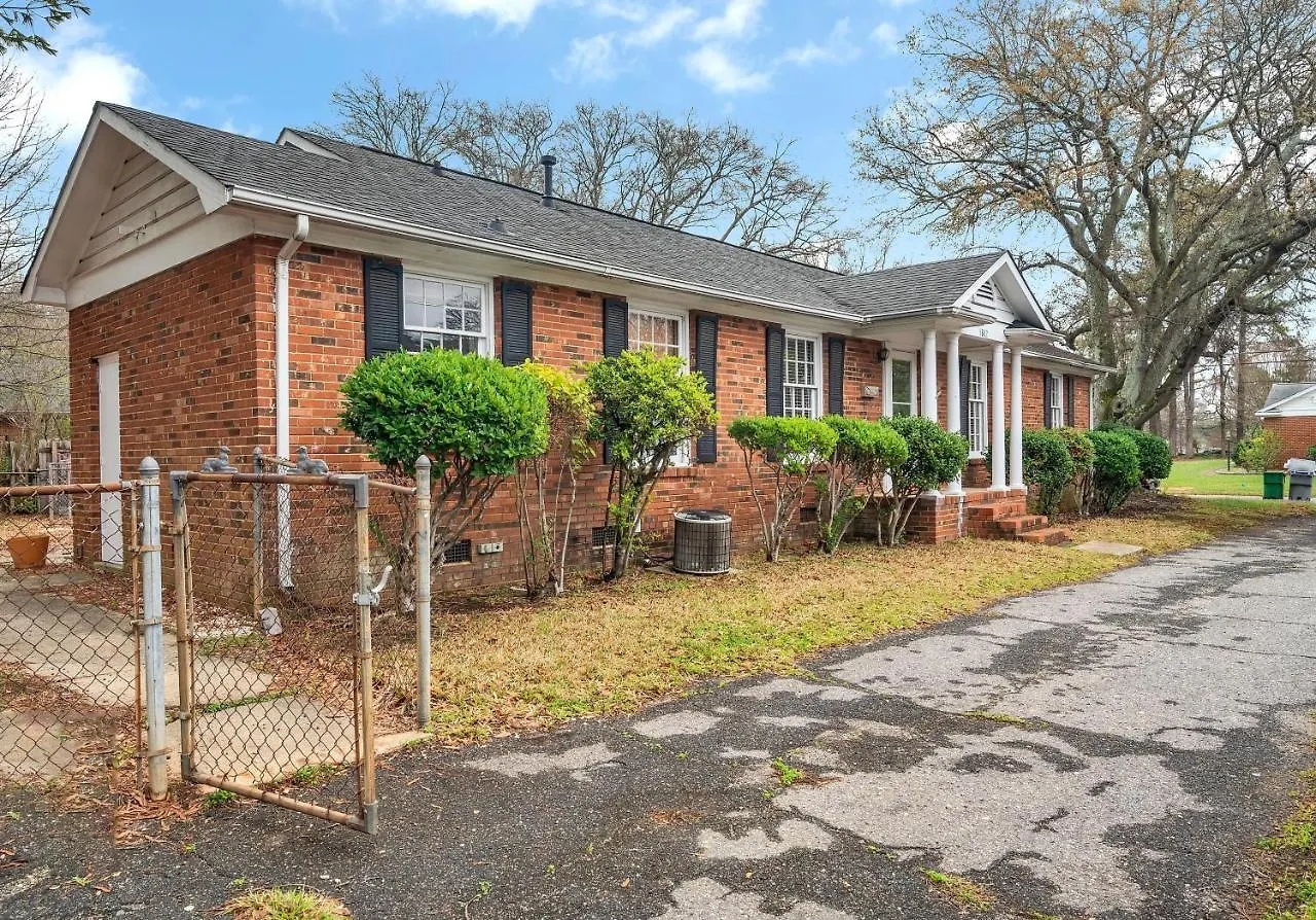 Holiday home 2Br Duplex- Near Uptown Charlotte Villa