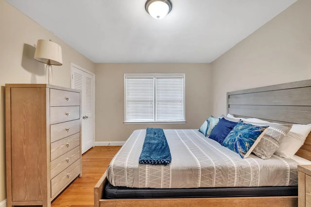 Holiday home 2Br Duplex- Near Uptown Charlotte Villa